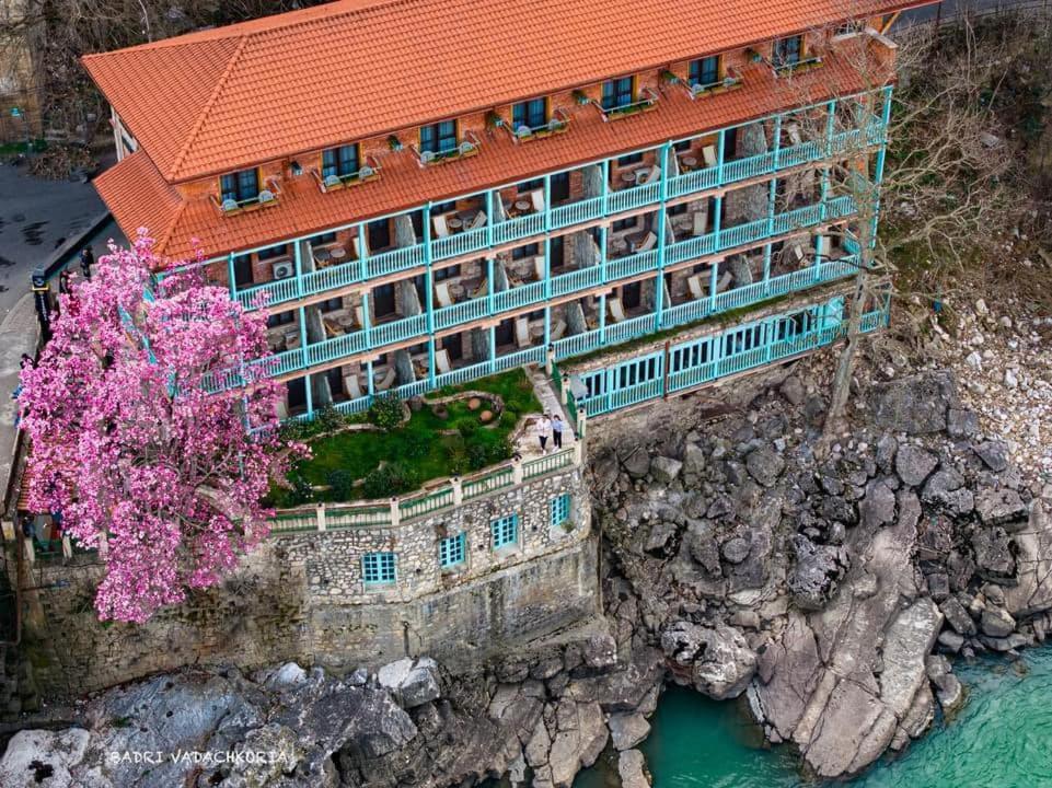 Hotel Magnolia In The City Centre Kutaisi Exterior photo